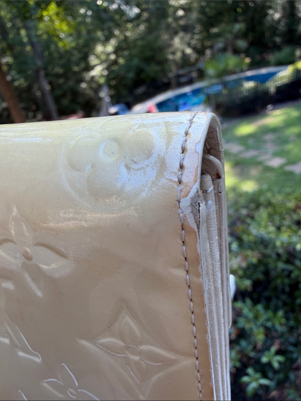 Louis Vuitton Shiny Cream Vernis Monogram Wallet with Gold Button - Picture 10 of 17